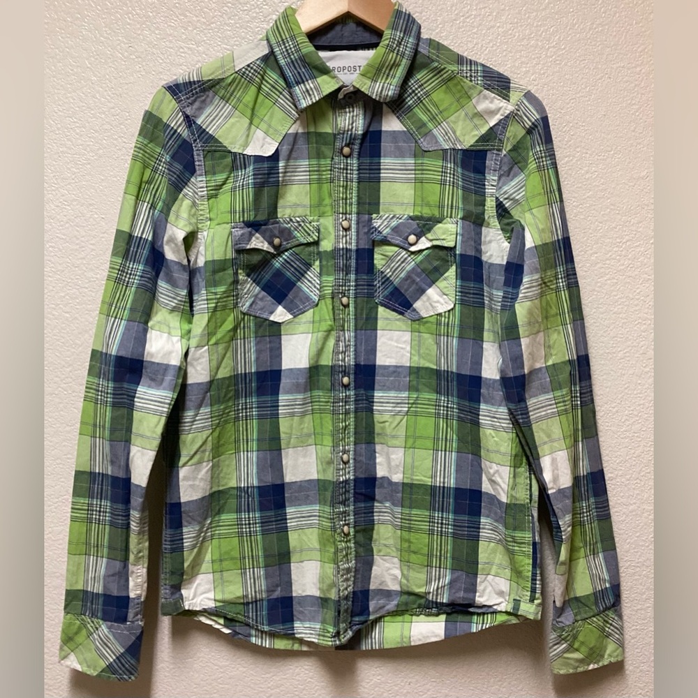 Aeropostale plaid long sleeve button shirt